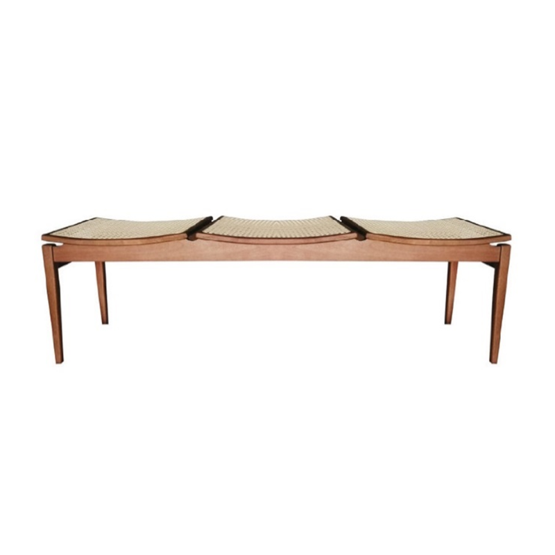 Banco 3 lugares Julia - <p>Banco 3 lugares com estrutura em madeira e assento em tela.</p>
<p>Medidas: LxPxH<br />
150 x 42,5 x 47cm</p>
<p> </p>