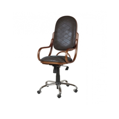 Cadeira Executiva Celta Giratória - <p style="text-align: justify;">Produto produzido pela conceituadíssima Thonart, conhecida por seus produtos em madeira maciça vergada e por utilizar matéria-prima sustentável em suas peças. Alta Qualidade e Garantia de 10 anos são algumas das vantagens desse produto.</p>
<p style="text-align: justify;">Estrutura em madeira maciça e vergada. Pé giratório de metal cromado com rodízios, sistema relax e regulagem de altura. A fixação das peças é feita com parafusos fenda Philips e cola PVA. O acabamento é aplicado no produto montado, com tingidor a base de resinas pigmentadas, selador e verniz PU.</p>
<p style="text-align: justify;">Produto com diversas variações e cores.</p>
