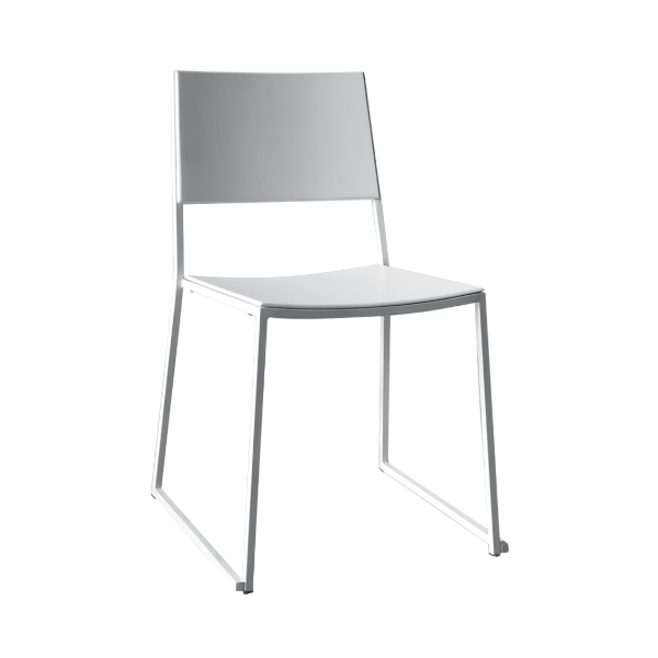 Cadeira Gap - <p>Cadeira em metal com assento em madeira ou estofado.<br />
Empilhável.</p>
<p> </p>
<p>Medidas: 49 x 54 x 80cm (L x P x H)</p>