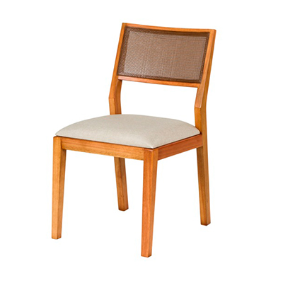 Cadeira Java - <p>Cadeira com estrutura em madeira, assento estofado e encosto em palha.</p>