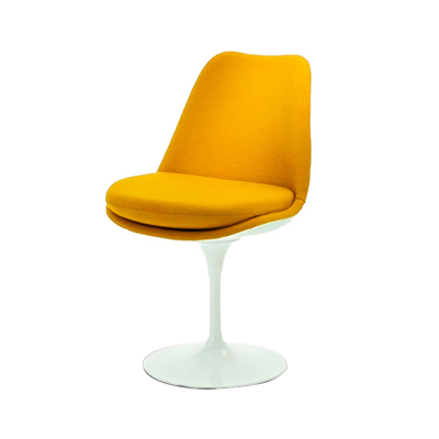 Cadeira Saarinen Capa - <p style="text-align: justify;">Base em alumínio pintado , concha em fibra de vidro pintada revestida em tecido, couro,sintético, bucle ou sued. Design de Eero Saarinen.</p>
<p style="text-align: justify;">Estrutura: Alumínio.<br />
Revestimento: BUCLE, SUED, COURO ECOLÓGICO E COURO NATURAL.</p>