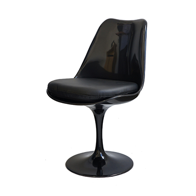 Cadeira Saarinen - <p style="text-align: justify;">Cadeira com estrutura em ABS e base giratória em alumínio. As opções de cores para a almofada: Vermelha, Branca e Preta.</p>
<p style="text-align: justify;"><strong>Cores sob consulta.</strong></p>
