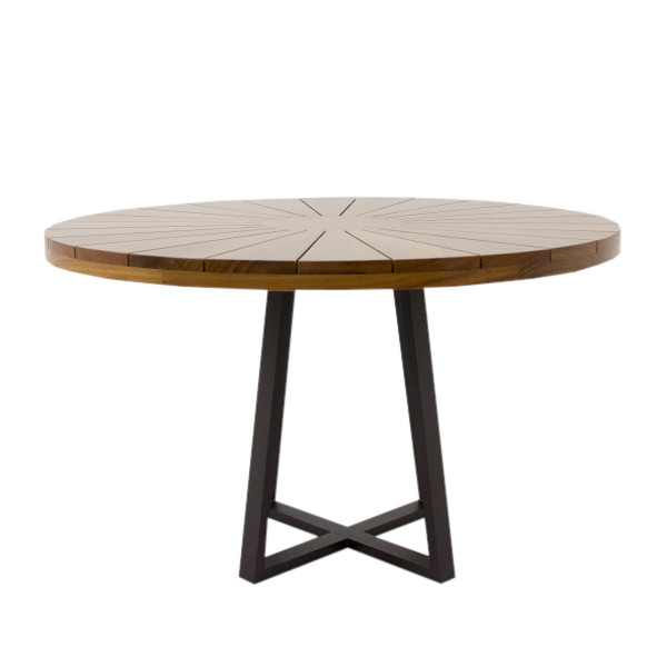 Mesa de Jantar Angra Madeira - <p>Mesa de jantar com estrutura em alumínio. Tampo em madeira ripada.</p>
