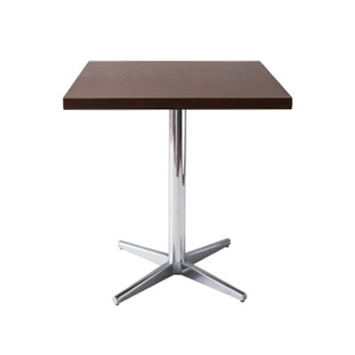 Mesa Helsinki - <p style="text-align: justify;">Produto produzido pela conceituadíssima <strong>Thonart</strong>, conhecida por seus produtos em madeira maciça vergada e por utilizar matéria-prima sustentável em suas peças. Alta Qualidade e Garantia de 10 anos são algumas das vantagens desse produto.</p>
<p style="text-align: justify;">Base de alumínio, opção de tampo em MDF revestido com lâmina de madeira ou em madeira maciça tipo demolição. A fixação do tampo é feita com parafusos fenda Philips. O acabamento é com tingidor a base de resinas pigmentadas, selador e verniz PU.</p>
<p><strong>Opção de tampo redondo ou quadrado.</strong></p>