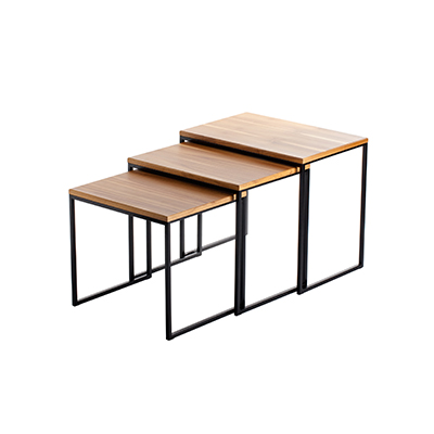 Mesa Lateral Marc - <p style="text-align: justify;">Mesa Lateral com estrutura em aço polido. Opção de tampo com vidro 6mm.</p>
<p style="text-align: justify;">Diversas medidas disponíveis.</p>