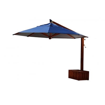 Ombrelone Premium c/ floreira - <p style="text-align: justify;">Desenvolvido no mais alto padrão de qualidade e sofisticação, o ombrelone premium giratório com floreira traz conforto, elegância e requinte ao ambiente. Seu diferencial encontra-se no design, pois apresenta a opção de girar a armação 360º, ajustando-se na posição que você desejar.</p>
<p style="text-align: justify;">Esses componentes tornam o ombrelone premium giratório com floreira um dos mais especiais entre nosso mix de produtos. Sugerimos que a floreira de madeira seja preenchida com pedras miúdas para o ombrelone ficar bonito ter a sustentação necessária.</p>
<p style="text-align: justify;">Consulte medidas disponíveis.</p>