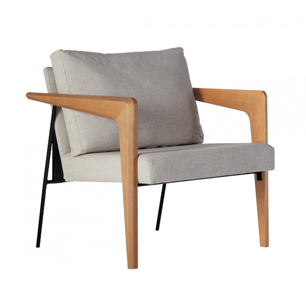 Poltrona Boomerang - <p>Poltrona com base em madeira, assento e encosto estofado.</p>
