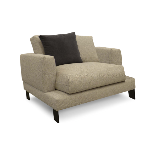 Poltrona Fole - <p>Poltrona com base em aço carbono, assento e encosto com almofadas.</p>
<p>Medidas: L x P x A cm</p>
<p>98 x 90 x 82</p>