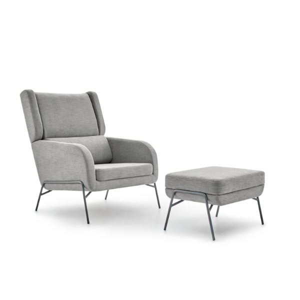 Poltrona Memphis + Puff - <div class="col-md-7 text-cta">
<div class="text-cta-inner">
<div class="col-md-7 text-cta">
<div class="text-cta-inner">
<p>Crie um ambiente com detalhes aconchegantes, que trazem lembranças e emoções ao seu dia a dia. Leia seu livro preferido, descanse e aproveite o melhor da vida.</p>
</div>
</div>
</div>
</div>
<p>O diferencial está em sua forma de encosto, que oferece extremo conforto e apoio total à cabeça, além do pufe para apoiar e relaxar suas pernas.</p>
<p>Estrutura em OSB e madeira de eucalipto reflorestada, com tratamento anti-mofo, seca em estufa.</p>
<p><strong> </strong></p>