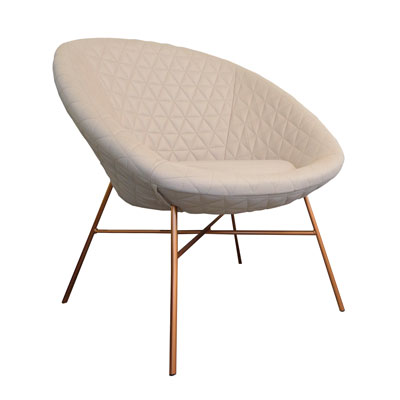 Poltrona Thesis - <p>Poltrona com estrutura tubular interna e base fixa, também tubular, em diversas cores. Assento e encosto estofados.</p>