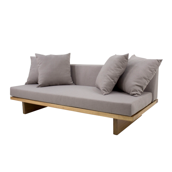 Sofá Casa Blanca s/ braço - <p>Sofá com estrutura em alumínio e madeira. Assento e encosto com almofadas.</p>
<p>Medidas: 90 x 200 x 70cm (P x L x A)</p>